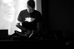 dj02